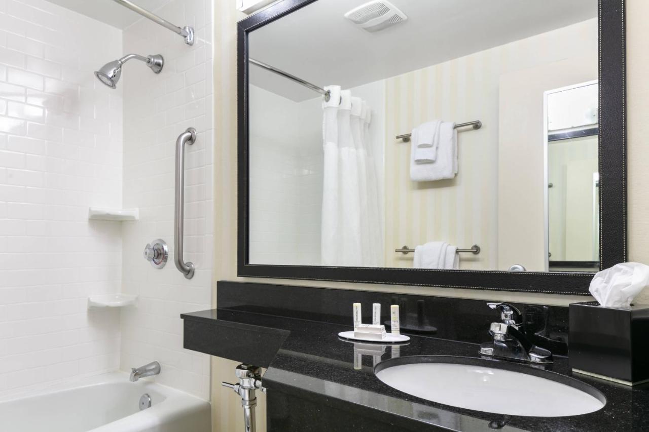 Chester Inn & Suites Sharonville Esterno foto