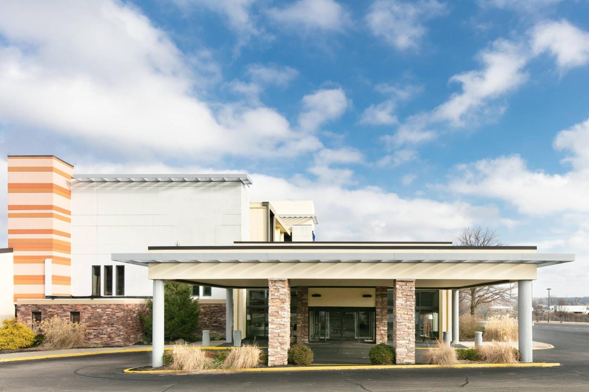 Chester Inn & Suites Sharonville Esterno foto