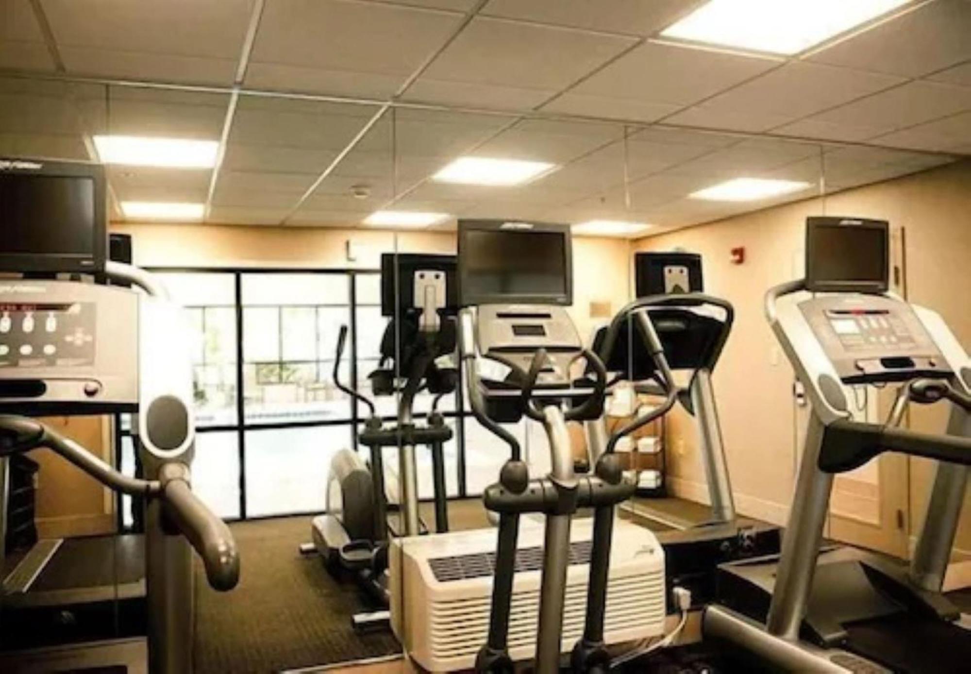 Chester Inn & Suites Sharonville Esterno foto